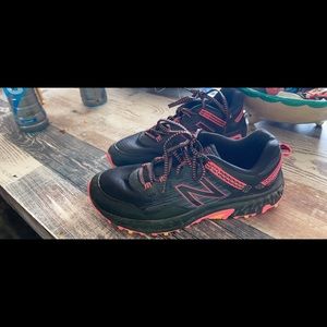 New balance tennis shoes